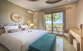 Koukounaria Hotel&Suites